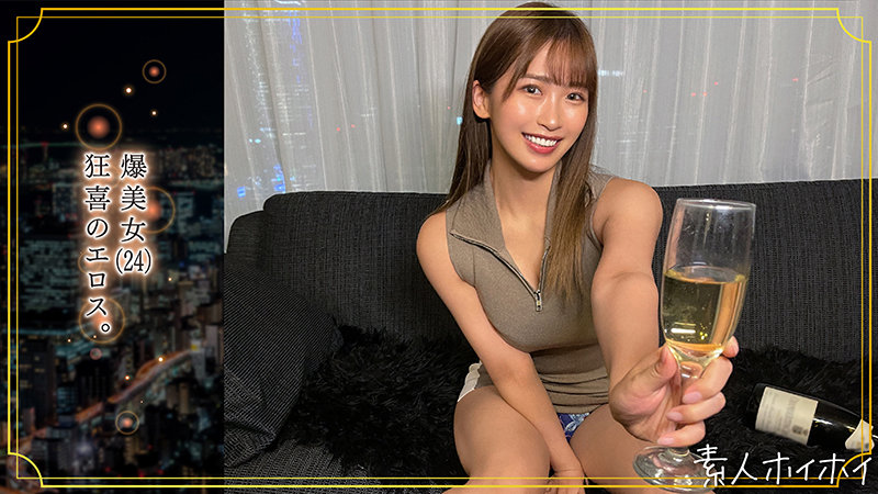 巨乳を強調した美女が酒を片手にホテルでセフレと乾杯